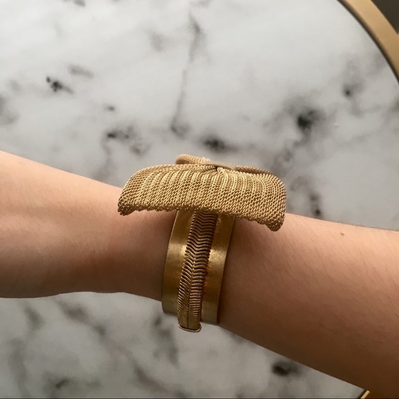 ✨❗️SALE❗️Madewell Brass Gold Bow Cuff Bracelet - Picture 2 of 4